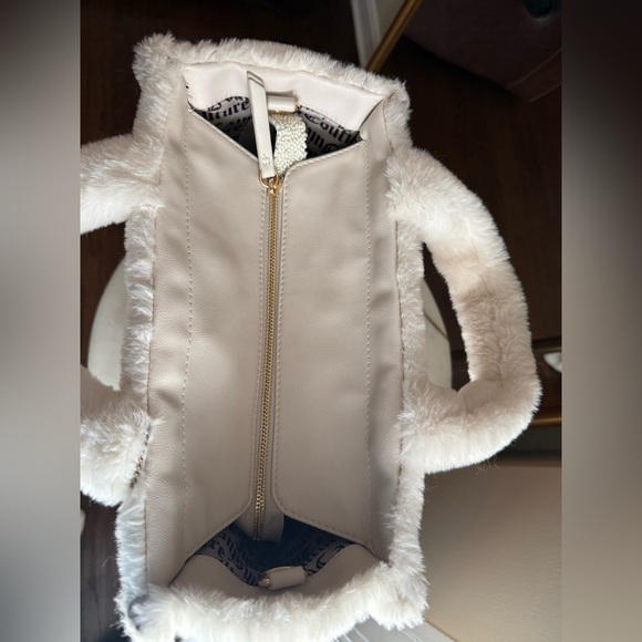 Juicy Couture Cream White Faux Fur Tote Bag Crossbody - Picture 4 of 9